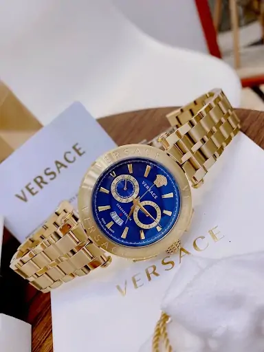 Giá bán của versace là cách đơn giản để phân biệt thật giả.